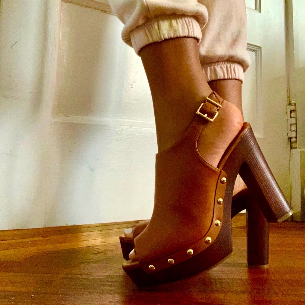 JESSICA SIMPSON: Open-toed Clog Heels